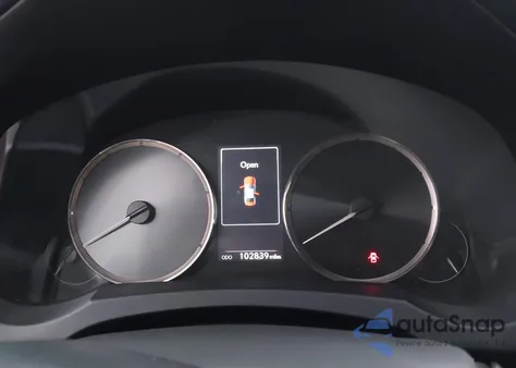 2018 Lexus Is 300 z USA, uszkodzony, nr VIN JTHBA1D25J5075481